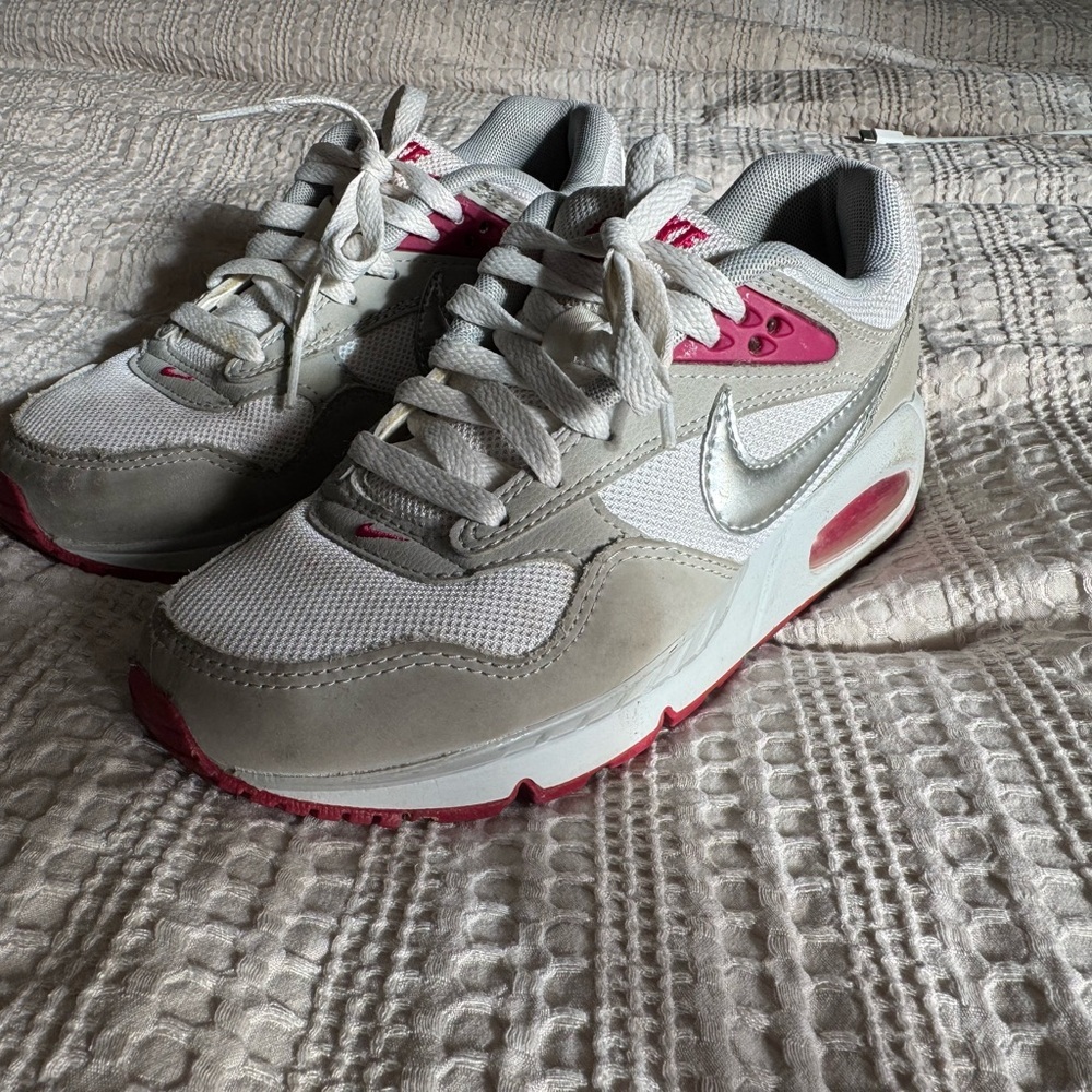 Nike Women's Sneakers in White, Pink, and Gray